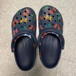 Butterfly crocs women size 7 men’s 5